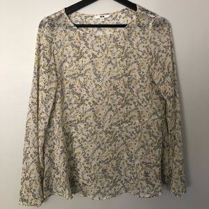 Multicolored flutter sleeve top